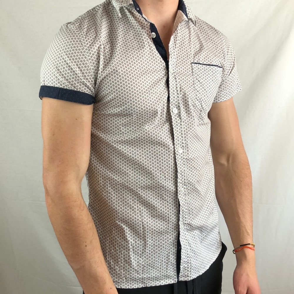 Men’s short sleeve button up